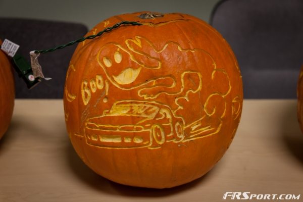 2014 FR Sport Pumpkin Carving Contest-028